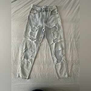 S.O.N.G. Light wash distressed classic Mom jeans. Size 3/26. Button fly